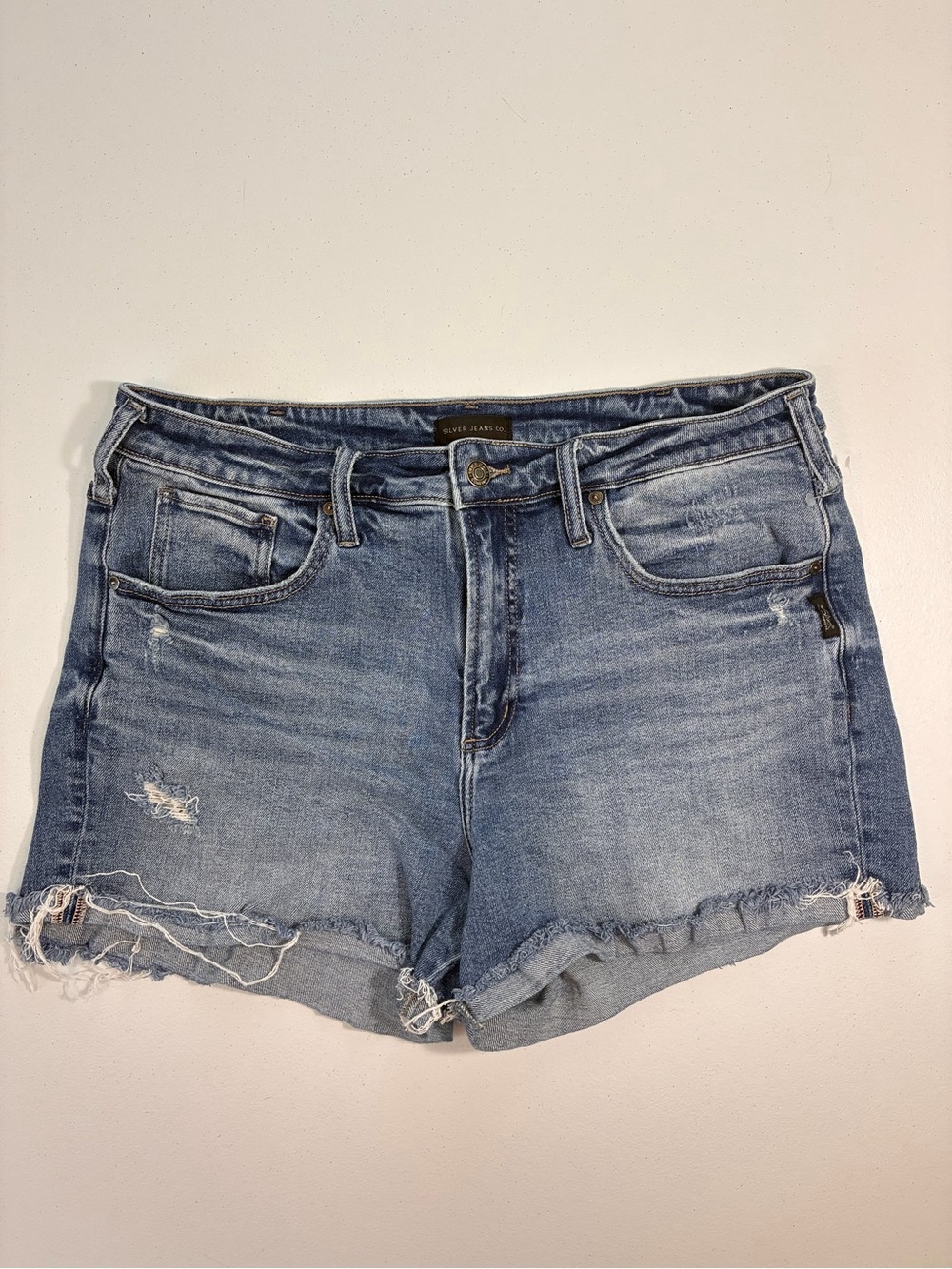 Silver Jeans Light Blue Distressed Denim Shorts w Raw Hem size 33 waist